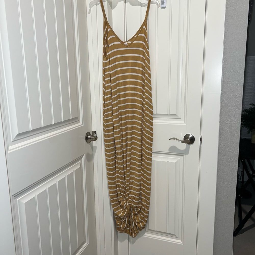 Maxi Dress w/ Pockets